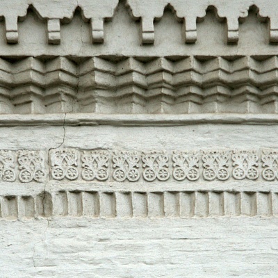 Керамический пояс на фасаде
