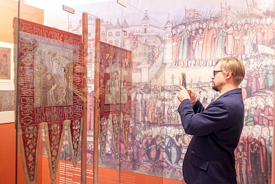 Открылась выставка "Хоругви XVII века"