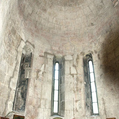 Интерьер собора, алтарь